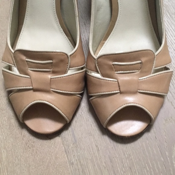 Antonio Melani Tan Peep Toe Wedge Heels - Picture 2 of 6